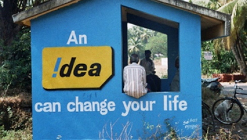 Blått litet hus med texten An Idea Can Change Your Life