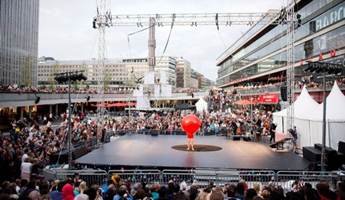 Nycirkus på Sergels torg. Foto: Eva Dalin