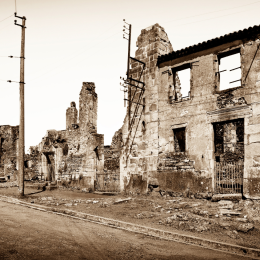Ruiner av hus förstörda av bombningar